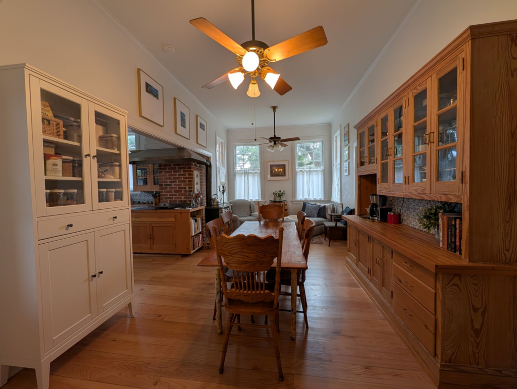 kitchen table and keeping room