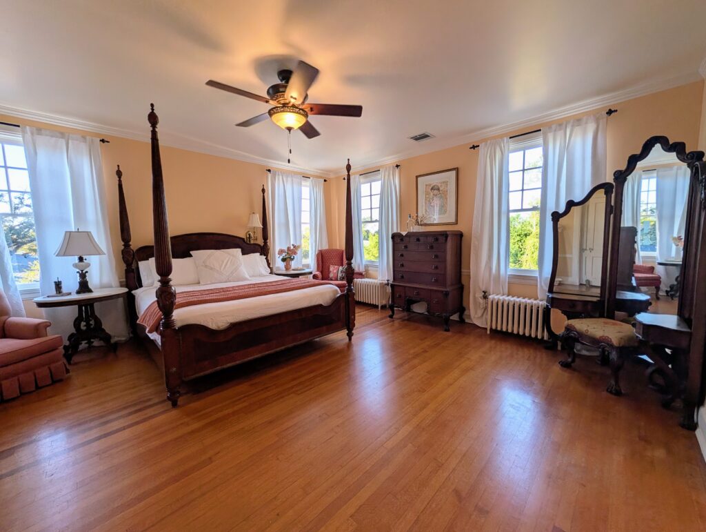 bashful suite with king bed