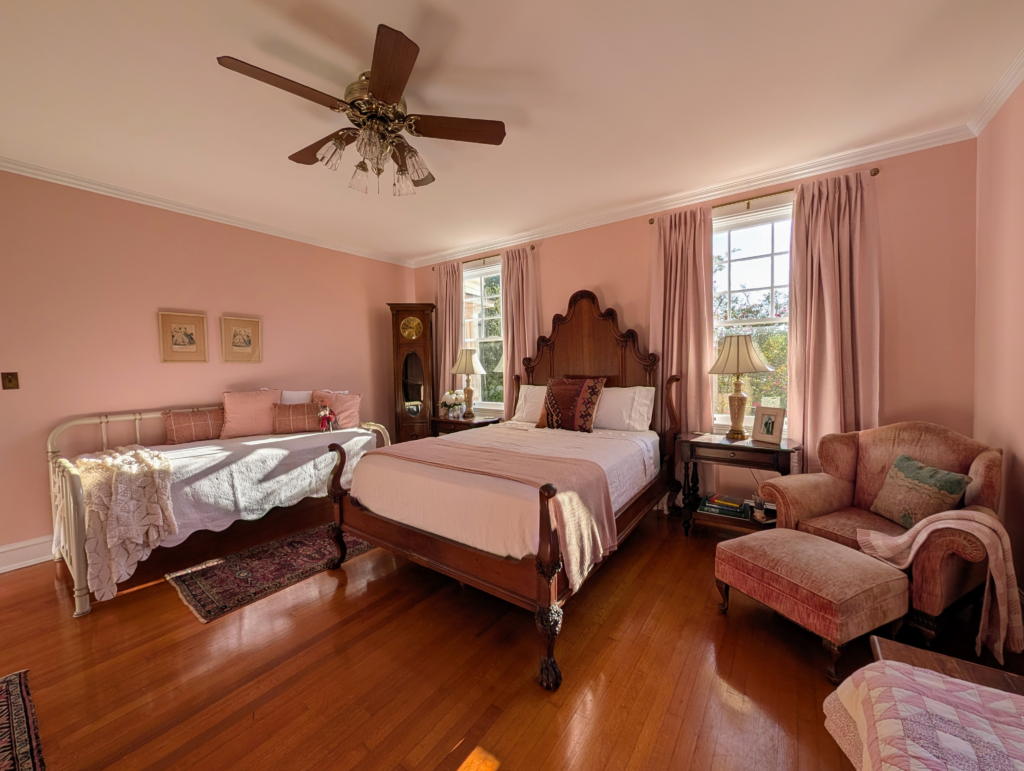 Blush Suite with queen and twin bed